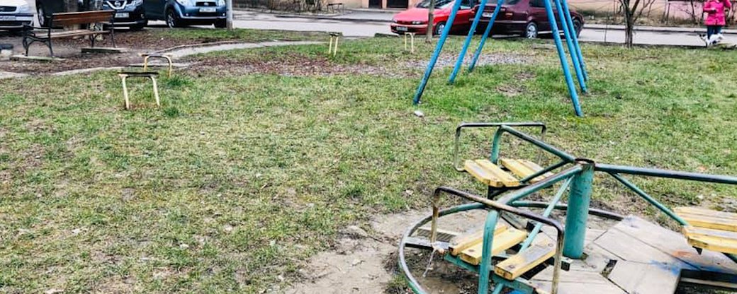 147 голосів за тиждень набрала петиція про переведення на баланс міста дитячих майданчиків в Ужгороді (ВІДЕО)