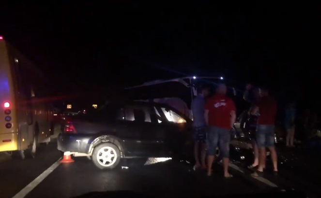 ВІДЕОФАКТ. Неподалік Залужжя на Мукачівщині зіткнулися 3 автівки, є травмовані