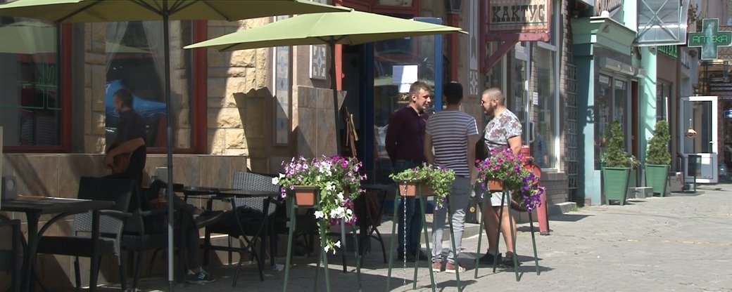 В Ужгороді комісія ТЕБ та НС всупереч рішенню регіональної дозволила приймати всередині кафе 30% відвідувачів (ВІДЕО)