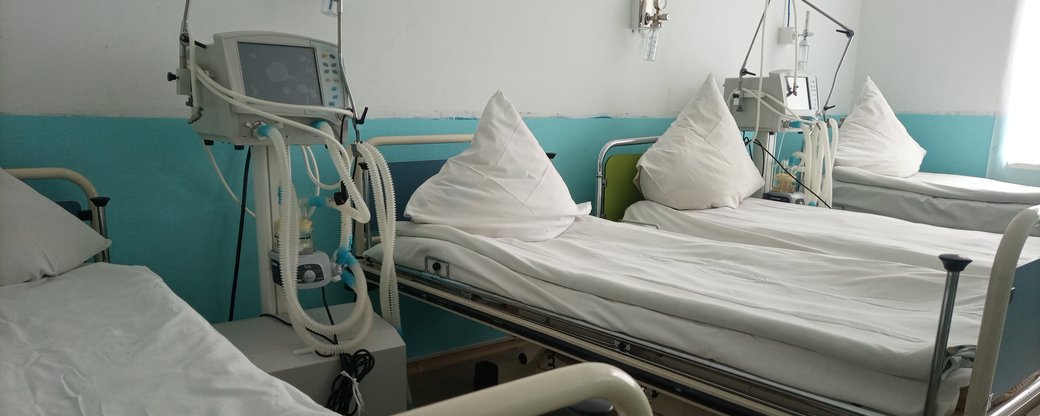 У лікарнях Закарпаття готуються розгортати нові "ковідні" ліжка для прийому хворих (ФОТО, ВІДЕО)