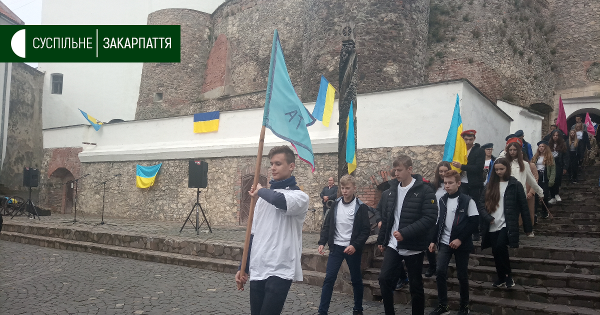 120 учнів з 15 шкіл мукачівської громади посвятили у "Джури" в замку "Паланок" (ФОТО, ВІДЕО)