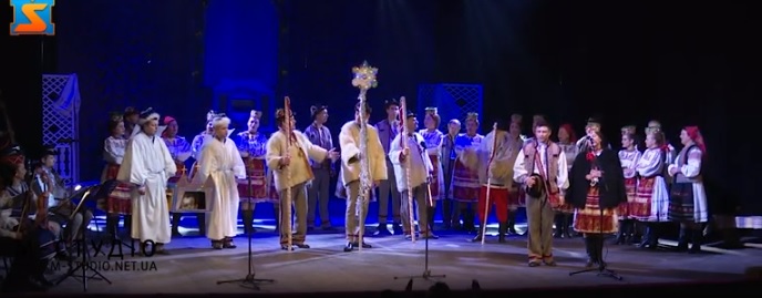 Закарпатський народний хор педставив новорічне фольк-шоу "Калап долу!" (ВІДЕО)