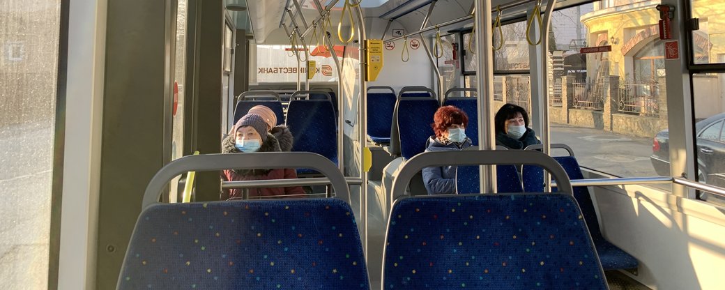 6 муніципальних автобусів довозять на роботу медиків в Ужгороді (ФОТО, ВІДЕО)