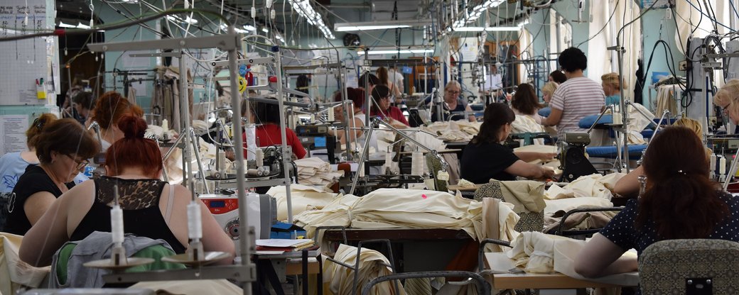 На швейній фабриці в Ужгороді шиють одяг на український ринок та на замовлення Європи (ФОТО, ВІДЕО)