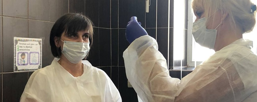 Учителі ужгородської школи №19 отримали першу дозу вакцини Pfizer (ФОТО, ВІДЕО)