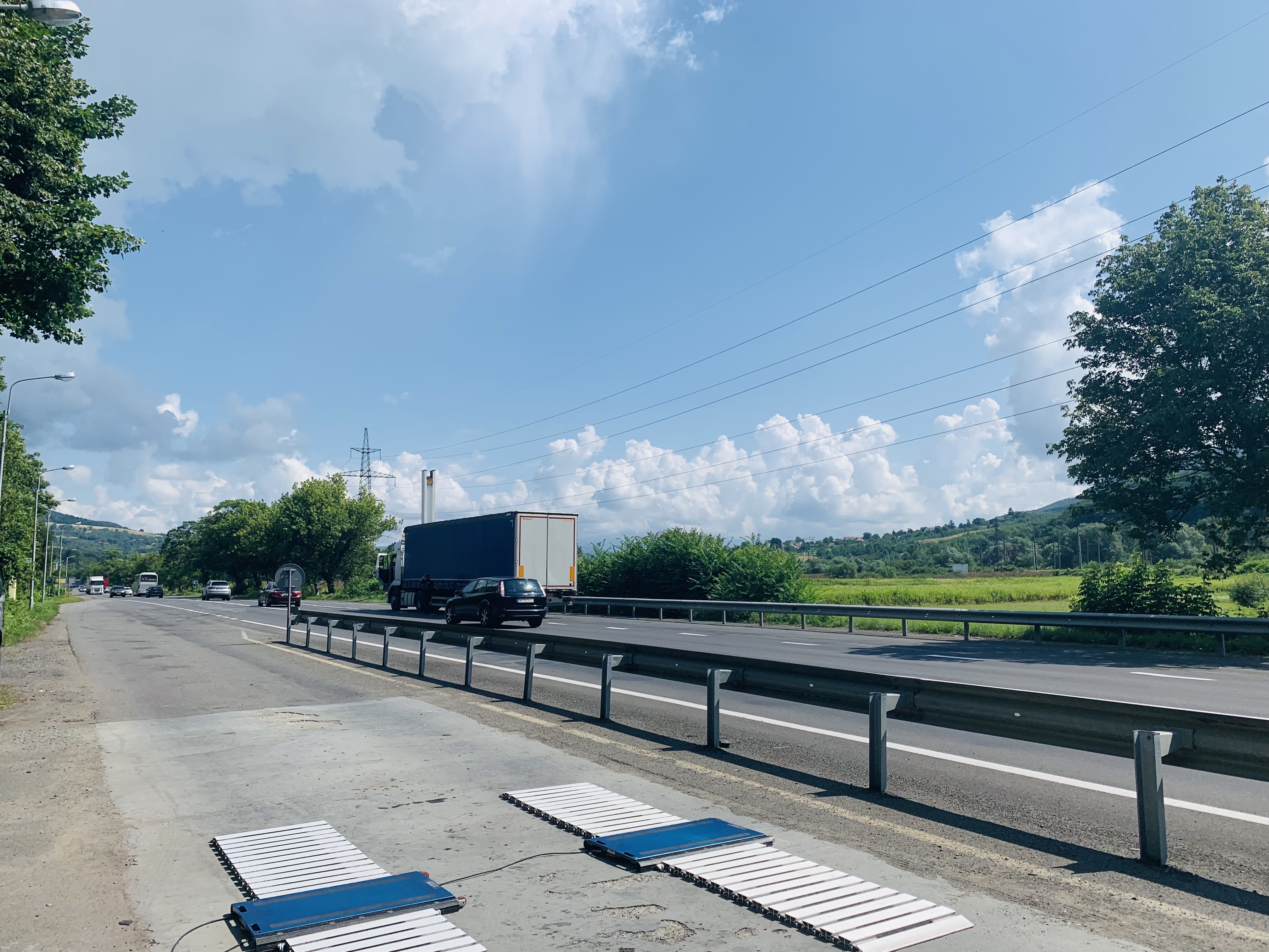 На трьох постах Закарпаття перевіряють вагу вантажівок через підвищення температури (ФОТО, ВІДЕО)