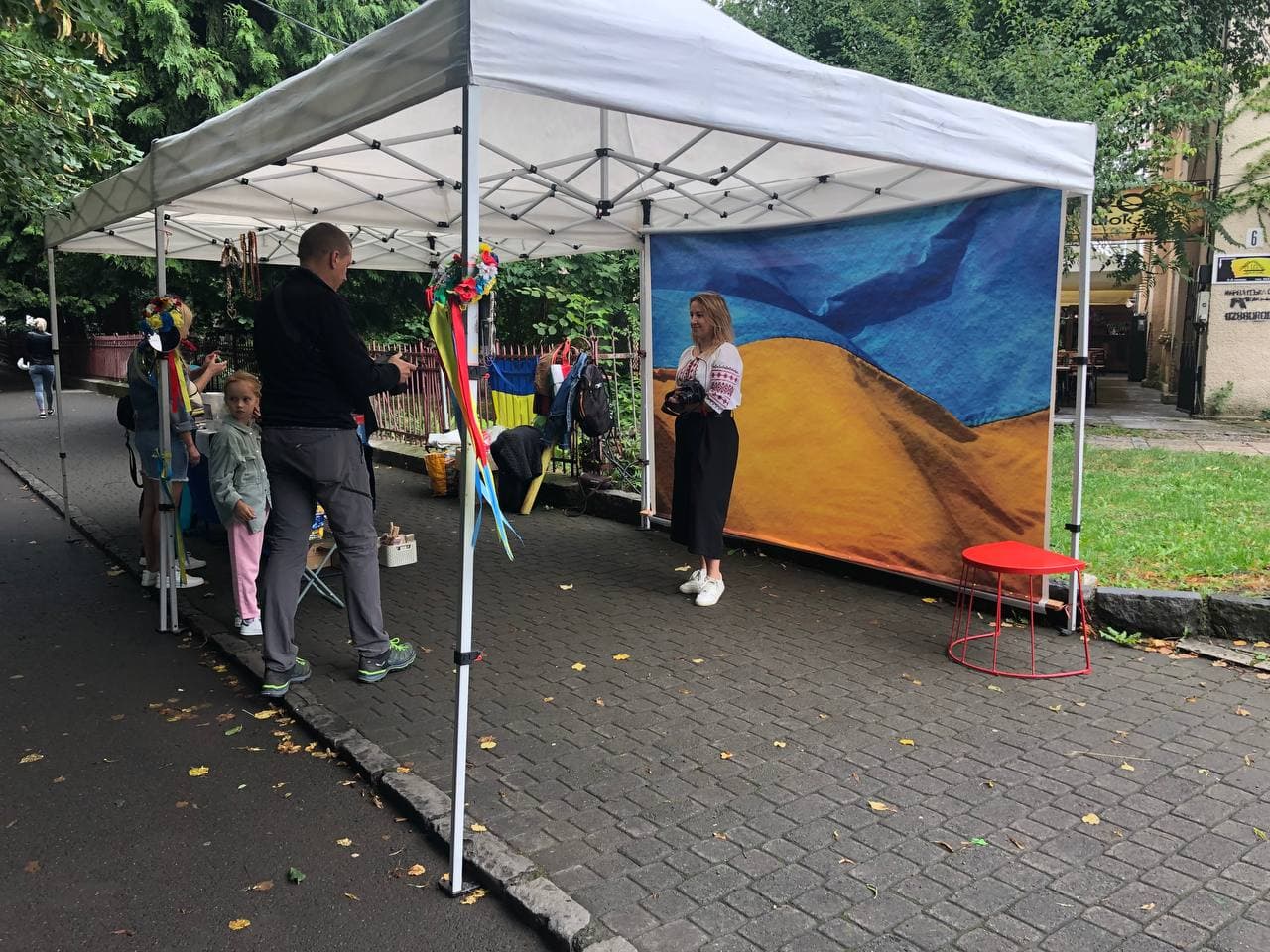 Акцію "Фото патріота" проводять на набережній Незалежності в Ужгороді (ФОТО, ВІДЕО)