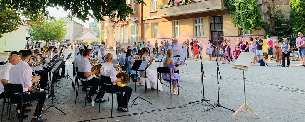 Серія концертів "Музика просто неба" стартувала в Ужгороді (ФОТО)