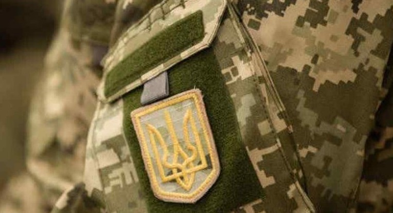 "Я хочу захищати свою Україну!" — добровольці і резервісти звертаються до Ужгородського військкомату (ВІДЕО)
