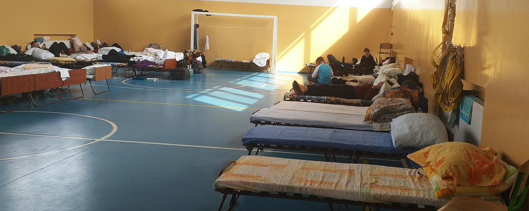 49 ліжок для вимушених переселенців встановили у Солотвинському ліцеї на Закарпатті (ВІДЕО)