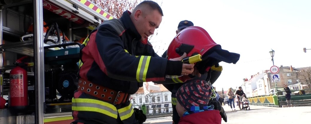В Ужгороді рятувальники навчали, як діяти у випадку хімічної атаки (ФОТО, ВІДЕО)