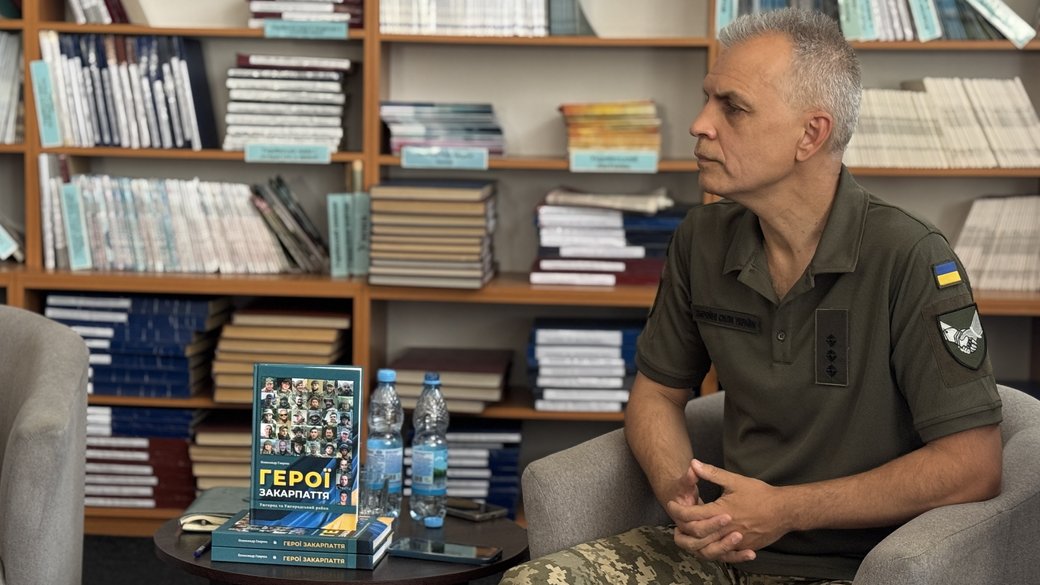 В Ужгороді до Дня Незалежності презентували книжку про захисників та їхні родини "Герої Закарпаття" (ФОТО)
