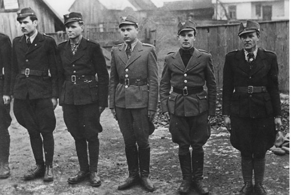 Добровольці Карпатської Січі в строю. Лютий-перша половина березня 1939 р. Хуст 