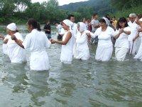 У Латориці хрестили закарпатських циганів (ФОТО)
