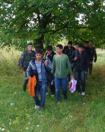 Чопські прикордонники затримали 10 нелегалів-азіатів
