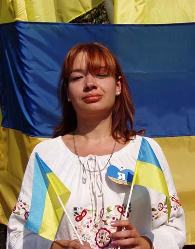 Яна Осадча на акції "Я -- українець" в центрі Луганська