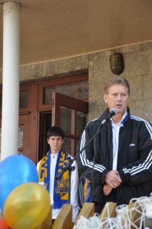 Динамівці Буряк і Михайличенко провели урок футболу в закарпатській школі (ФОТО)