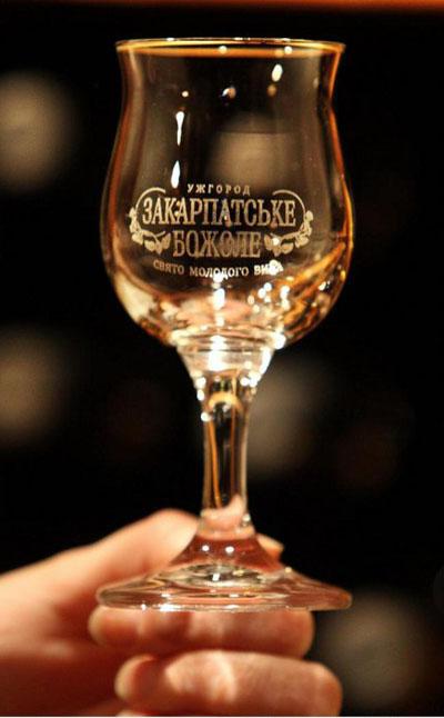 На фестивалі "Закарпатське божоле" в Ужгороді винороби презентували вино урожаю 2010 року