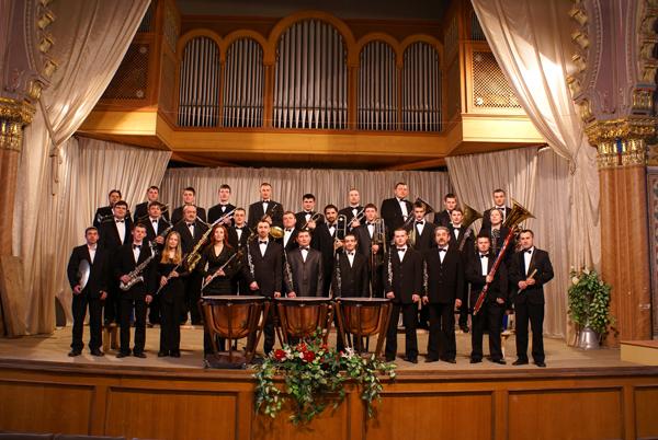 Ювілейним концертом відзначать свої іменини естрадно-духовий та симфонічний оркестри Закарпатської філармонії  