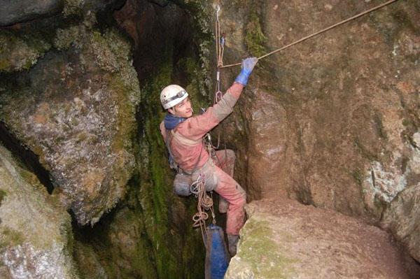Закарпатець побував в одній з найглибших печер світу – Генріховій Безодні