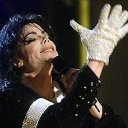 Рукавичку Майкла Джексона продали за 330 тисяч доларів