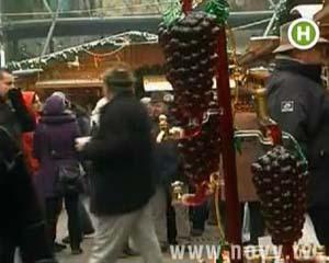 Українські туристи везуть із різдвяногого ярмарку в Будапешті незвичайні сувеніри (ВІДЕО)