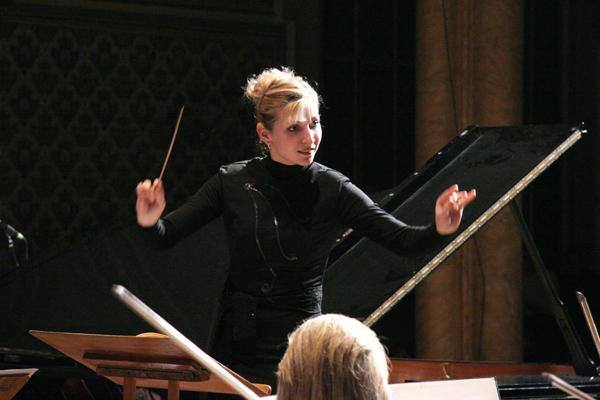 Вікторія Свалявчик задає тон півсотні музикантів симфонічного оркестру
