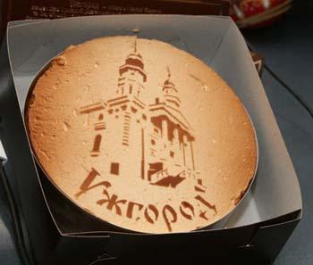 В Ужгороді почали виробляти фірмовий торт імені міста (ВІДЕО)
