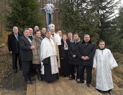 Владика Мілан освятив хрест на честь 10-ліття офісу Ужгородського лісгоспу (ФОТО)