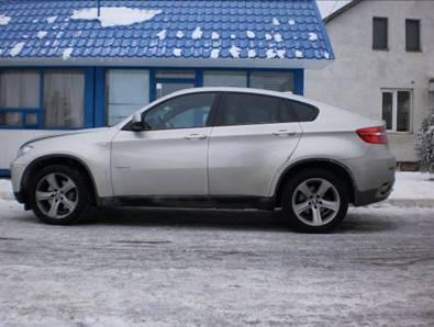 На кордоні в Закарпатті в українця вилучили «фальсифіковане»  BMW–X6 (ФОТО)