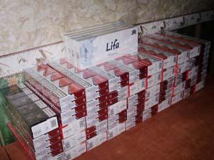 Митники виявили 650 прихованих пачок сигарет різних марок 