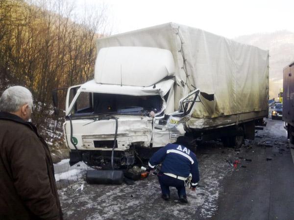 Закарпаття: На дорозі «Київ-Чоп» у  ДТП загинув чоловік (ФОТО)