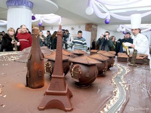 Над створенням шоколадного міста у Львові закарпатський кондитер Валентин Штефаньо працював три дні (ФОТО)