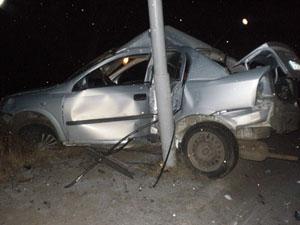 На Закарпатті "Опель" врізався в стовп: водій загинув, пасажир у лікарні (ФОТО)