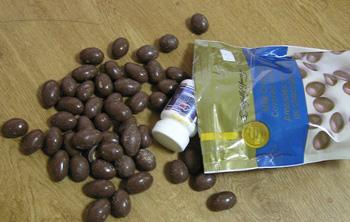 У поштовому відправлені чопські митники знайшли цукерки з ефедрином (ФОТО)  