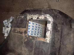 Мукачівські прикордонники виявили контрабандні сигарети в паливних баках автомобілів двох румунів і угорця (ФОТО)
