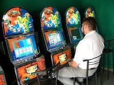 На Виноградівщині податківці вилучили у підприємця 5 гральних автоматів