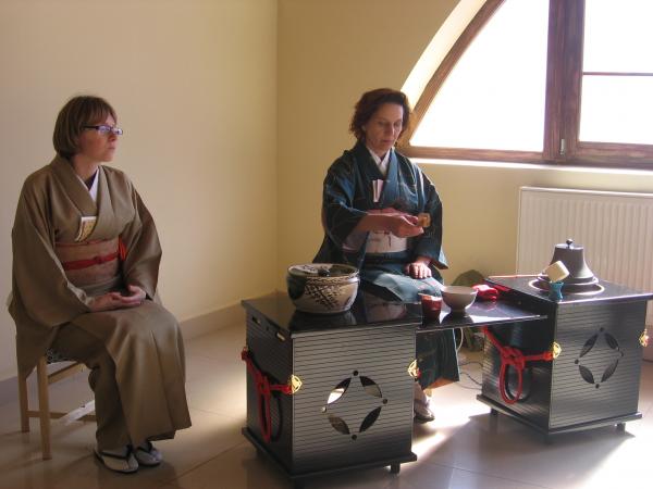 Чайна церемонія — це чіткий ритуал із віковими традиціями
