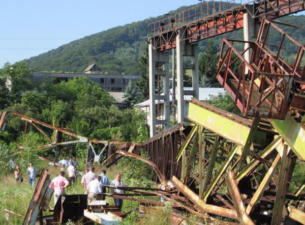 Шокуючі ФОТО трагедії у Сваляві, де під 100-тонним краном загинуло троє закарпатців