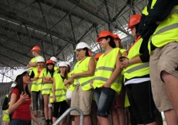 Діти з закарпатського дитбудинку побували на будівництві львівського стадіону (ФОТО)