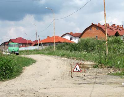 В ужгородському мікрорайоні Червениця роблять дорогу (ФОТО)
