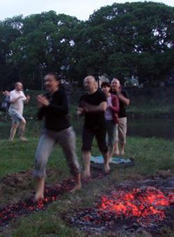 У Мукачеві День Незалежності відзначать ходінням босоніж по розпеченому вугіллю