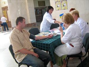 На залізничному вокзалі в Ужгороді надавали безкоштовні медичні консультації (ФОТО)