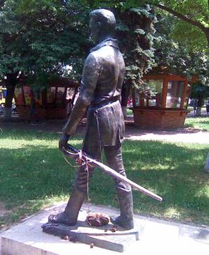 Пам’ятник Шандору Петефі в Ужгороді знову пошкодили (ДОПОВНЕНО)