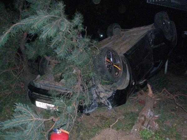 В аварії в Ужгороді загинуло двоє людей (ДОПОВНЕНО) (ФОТО)