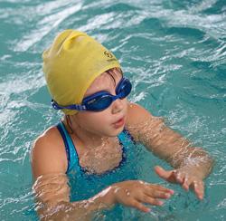 На базі басейну Ужгородської гімназії запрацювала Школа плавання (ФОТО)