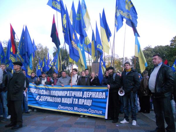 Закарпатська "Свобода" вшанувала маршем героїв УПА, Карпатської Січі та Українських Січових Стрільців (ФОТО)