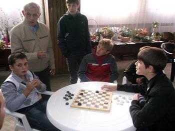 В Хусті провели турніри з шашок і шахів серед школярів 